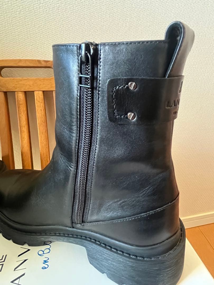 LANVIN en Bleu ブラック レザーサイドゴアブーツ
