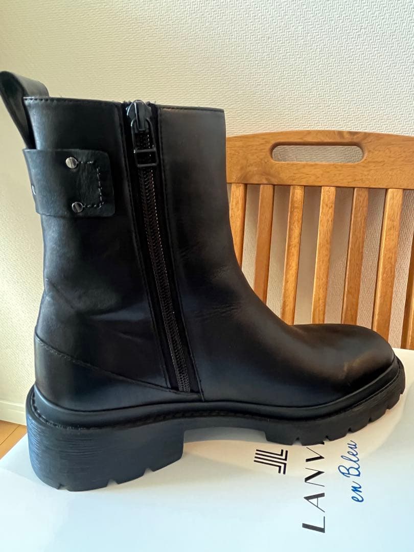 LANVIN en Bleu ブラック レザーサイドゴアブーツ