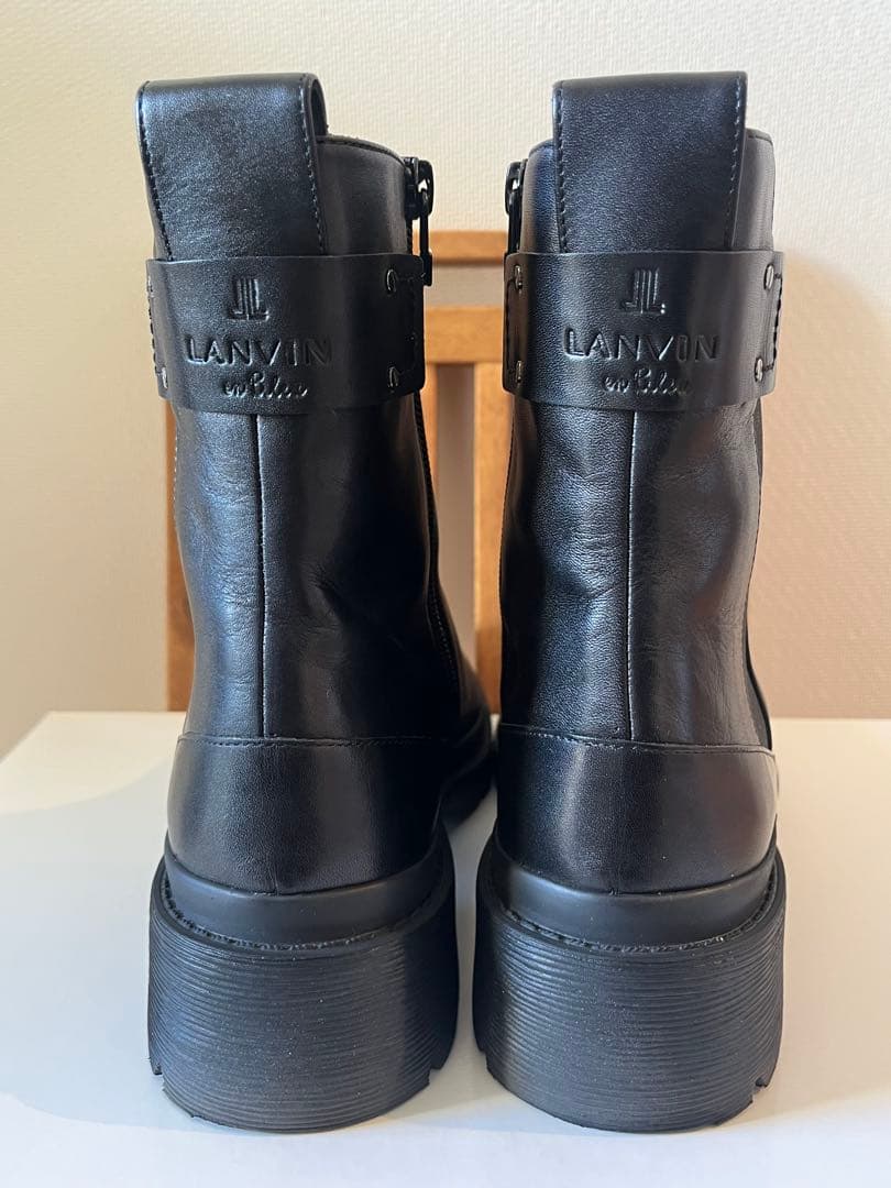 LANVIN en Bleu ブラック レザーサイドゴアブーツ