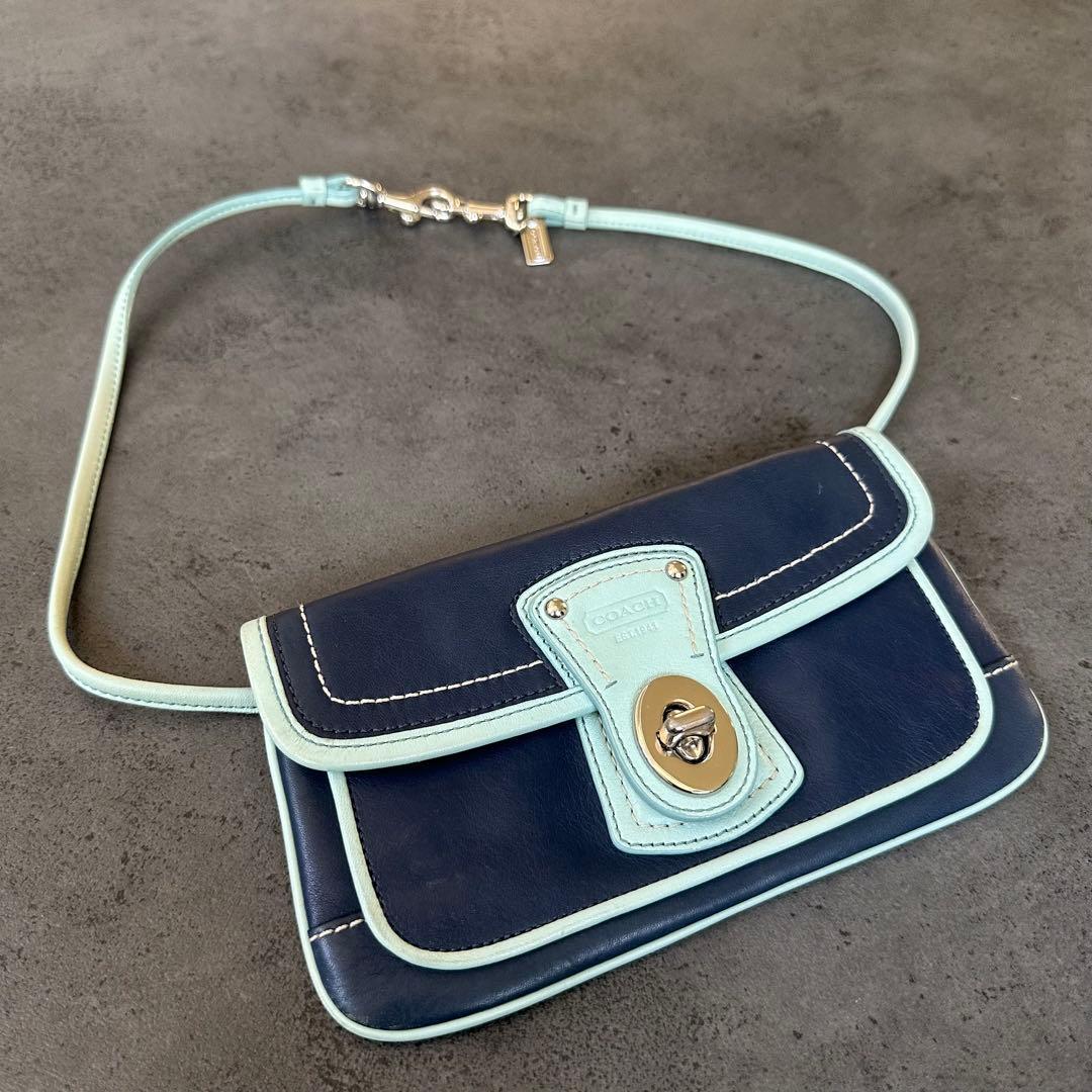 希少✨COACH Turn Lock Legacy Stripe pouch