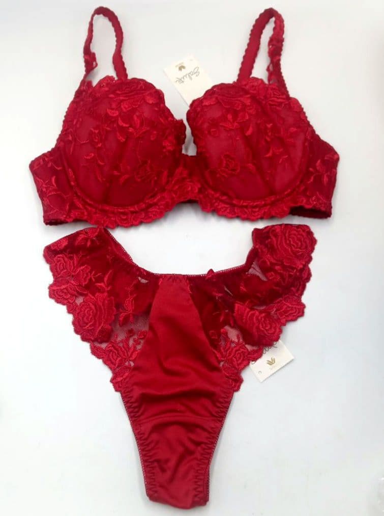 サルート 81G ブラD70 &ソング&ガーター Mサイズ RE レッド