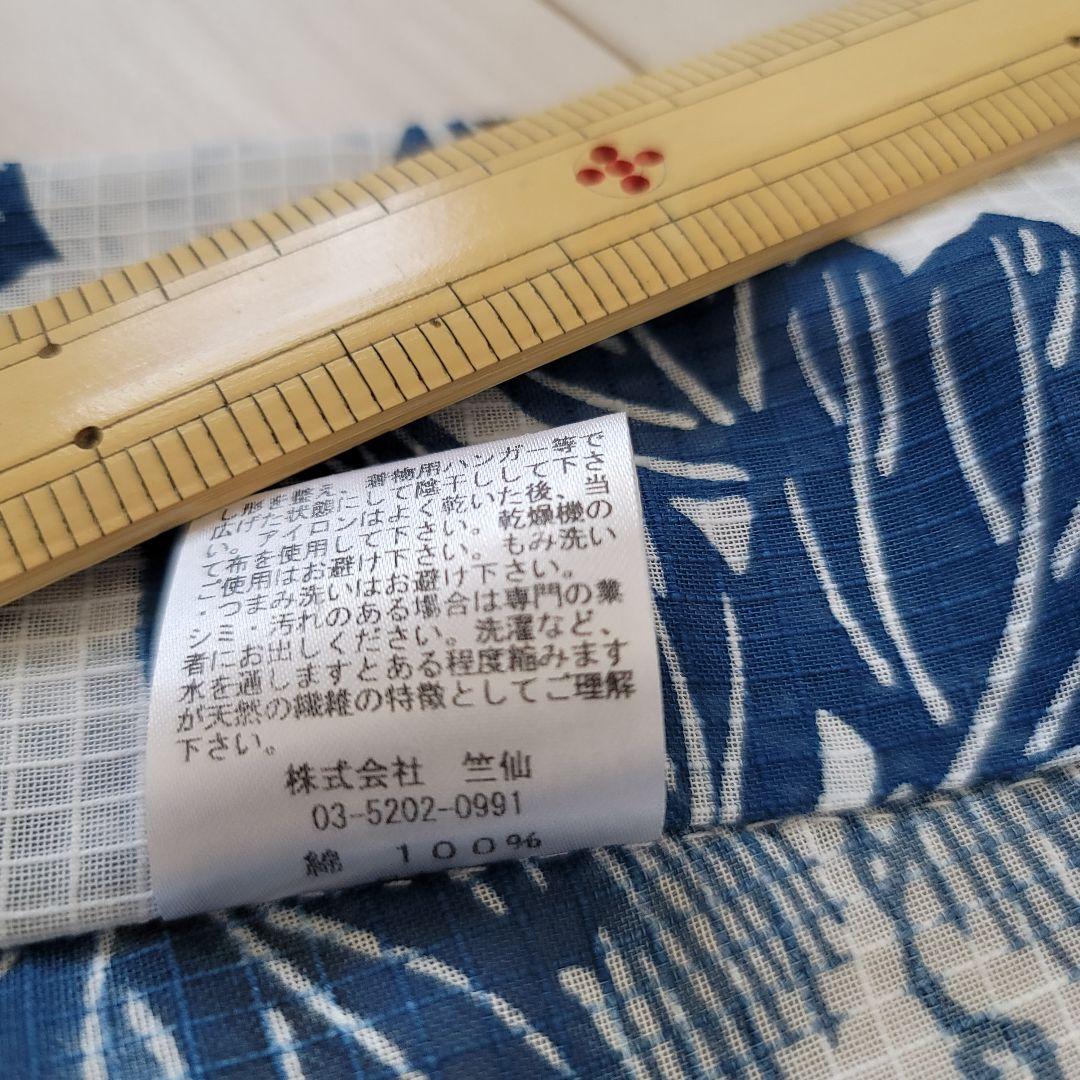 新品　竺仙　綿紅梅　風を吹かれる牡丹　白地にブルー