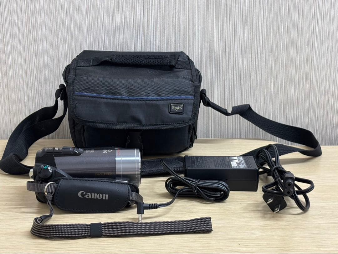 【Canon キャノン iVIS HF20 ビデオカメラ フルHD 15倍】