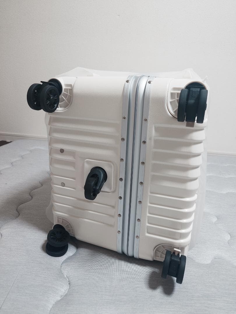 新品未使用　特大スーツケース、キャリーケース