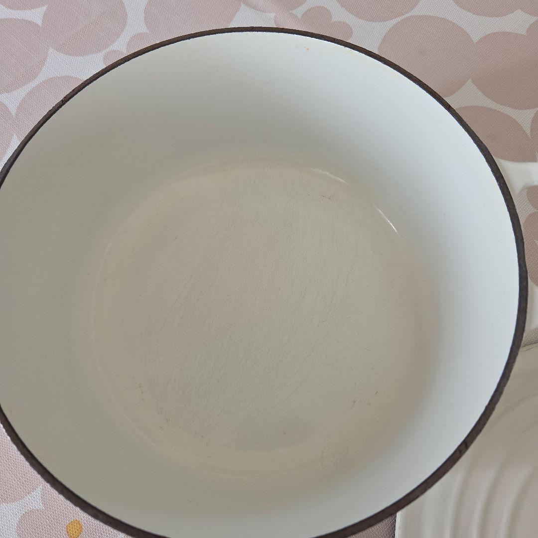 ル・クルーゼ　ココットロンド　22センチ　白