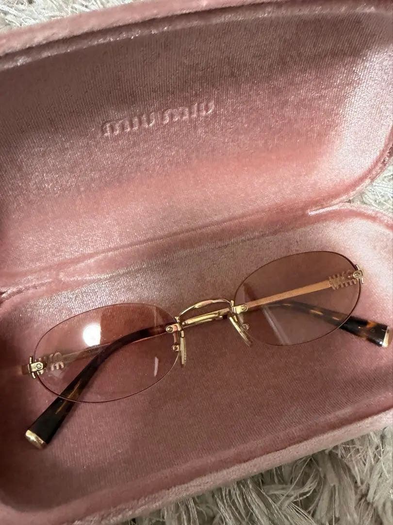 miumiu ロゴ サングラス