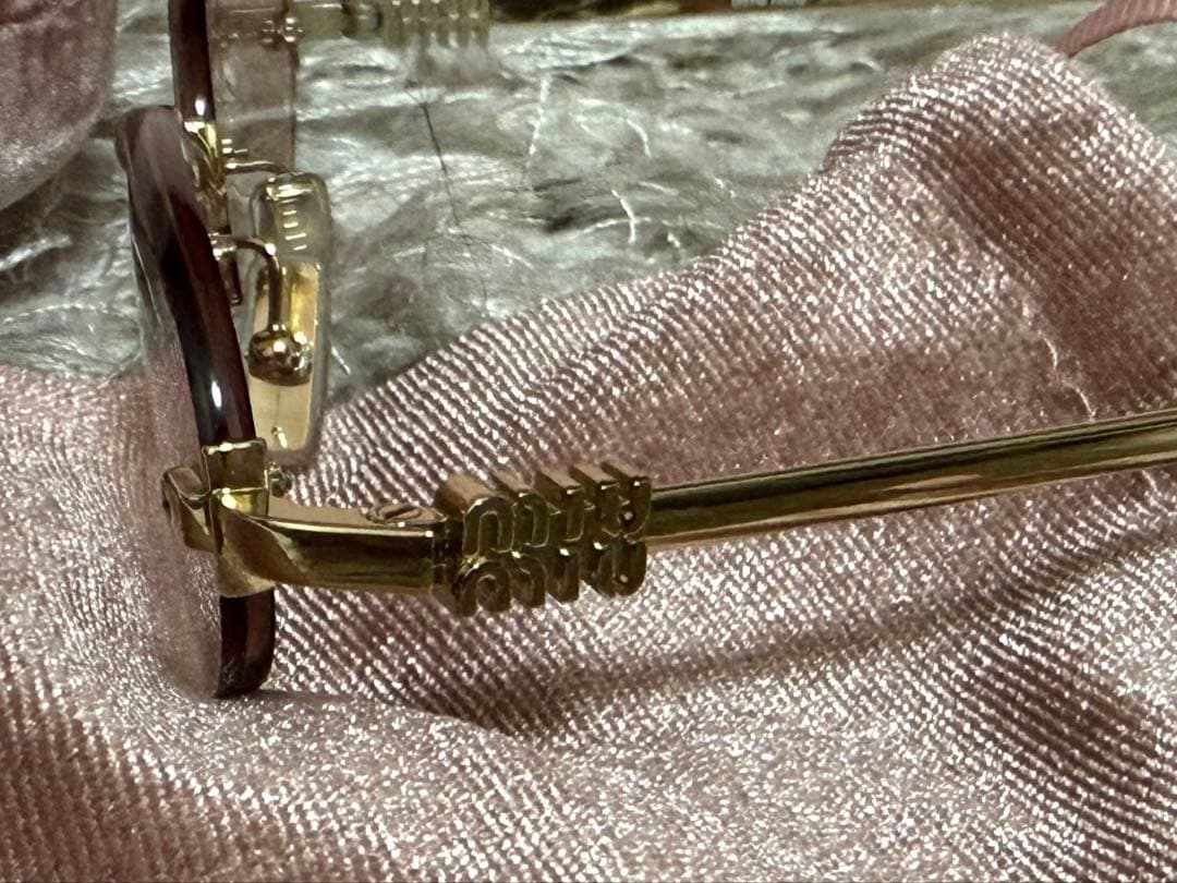 miumiu ロゴ サングラス