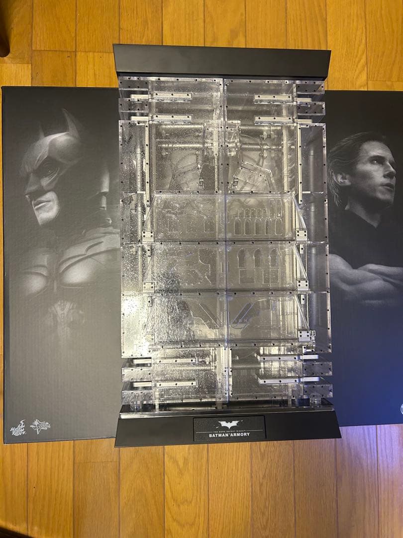 ホットトイズ　バットマンアーマリー ブルース・ウェイン 1/6スケール