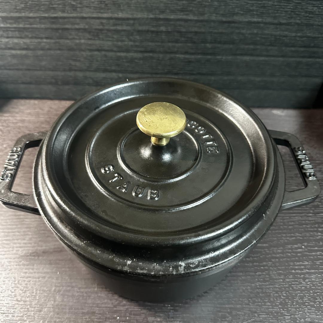 さ*い様 STAUB La Cocotte 両手鍋 ブラック 20cm
