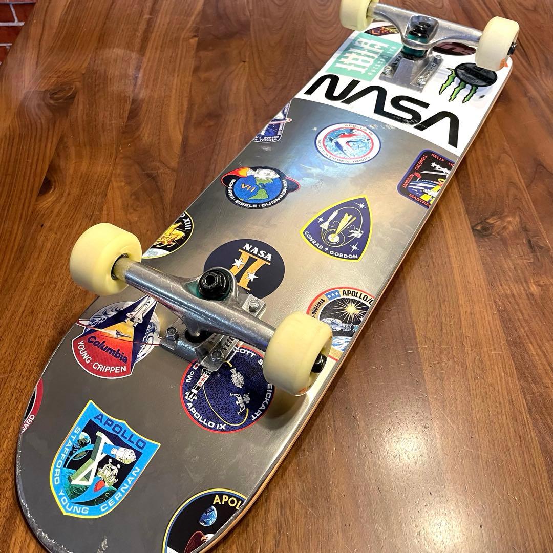 美品　サンダートラック　ニンジャ　ハビタット　スケートボード　スケボー　NASA