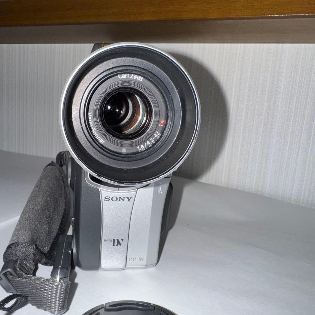 ビデオカメラ SONY Handycam 120x Carl Zeiss DCR-PC110