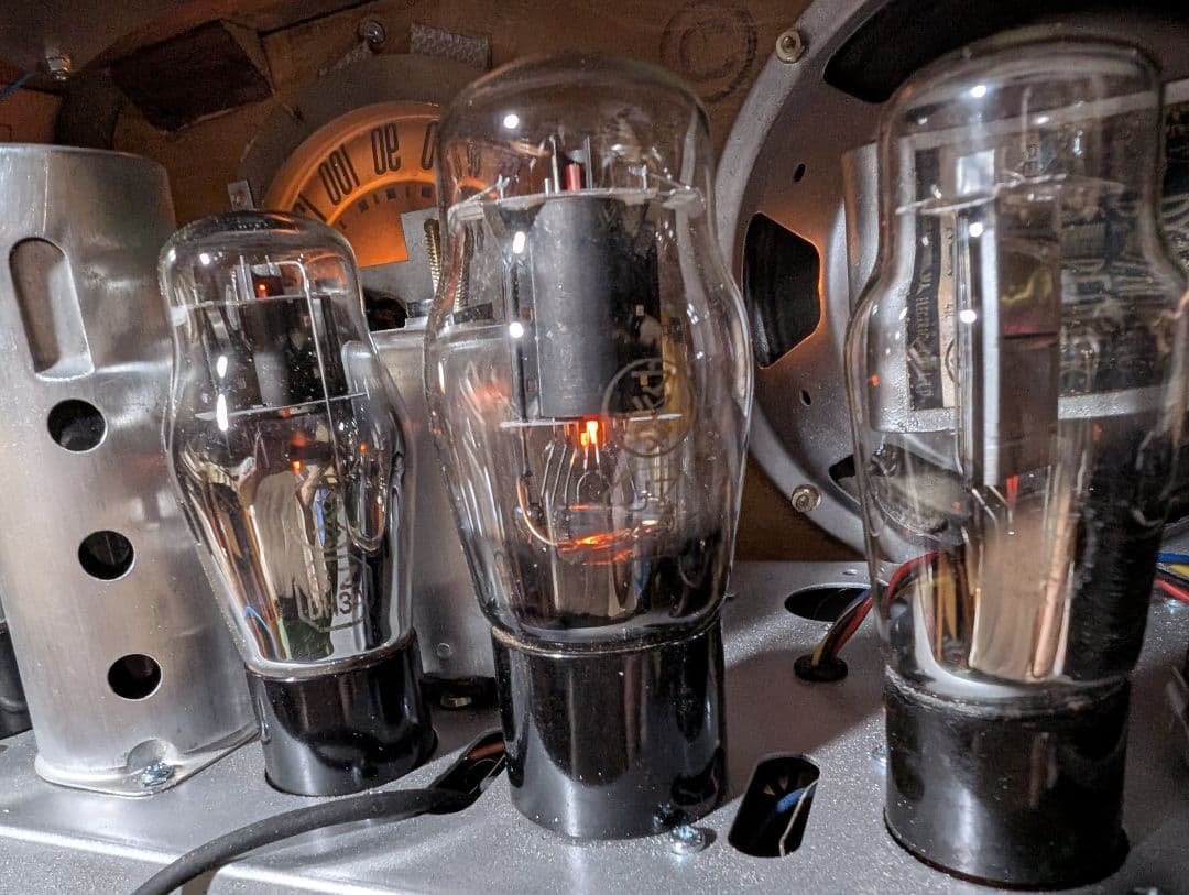 家族団らん昭和レトロST真空管ラジオ　マツダ614A　bluetooth付