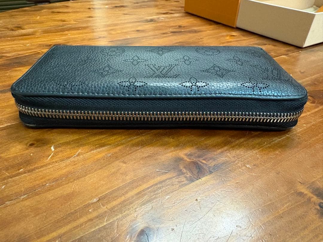 ルイヴィトン マヒナジッピーウォレットm61867 ノワール