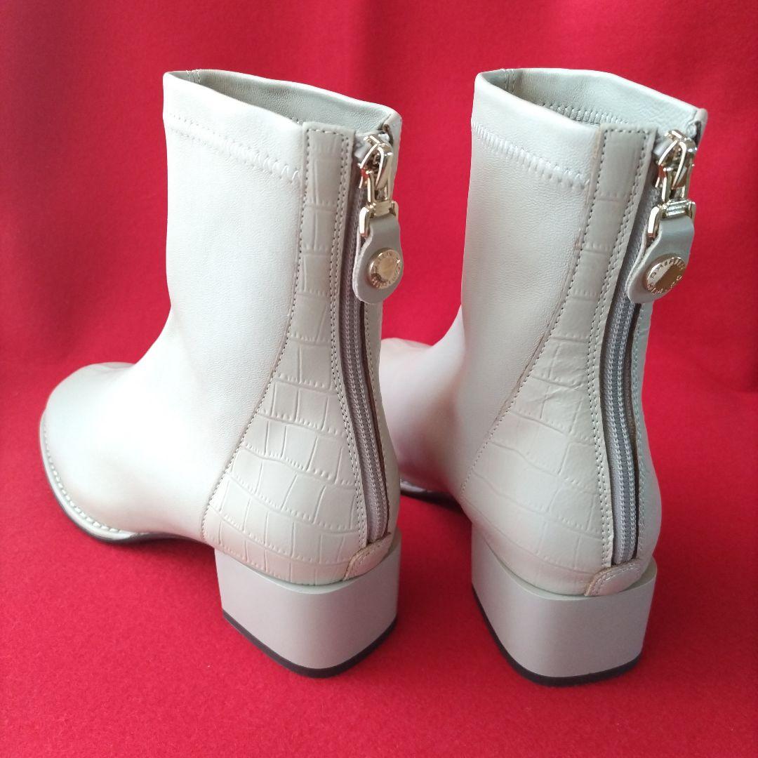 新品未使用】卑弥呼23.5型押しコンビストレッチブーツ本革アイボリーHIMIKO