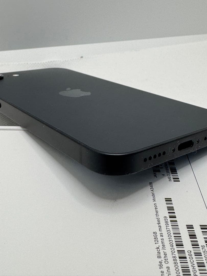 SIMフリー Apple iPhone 16e フィルムとケース付き