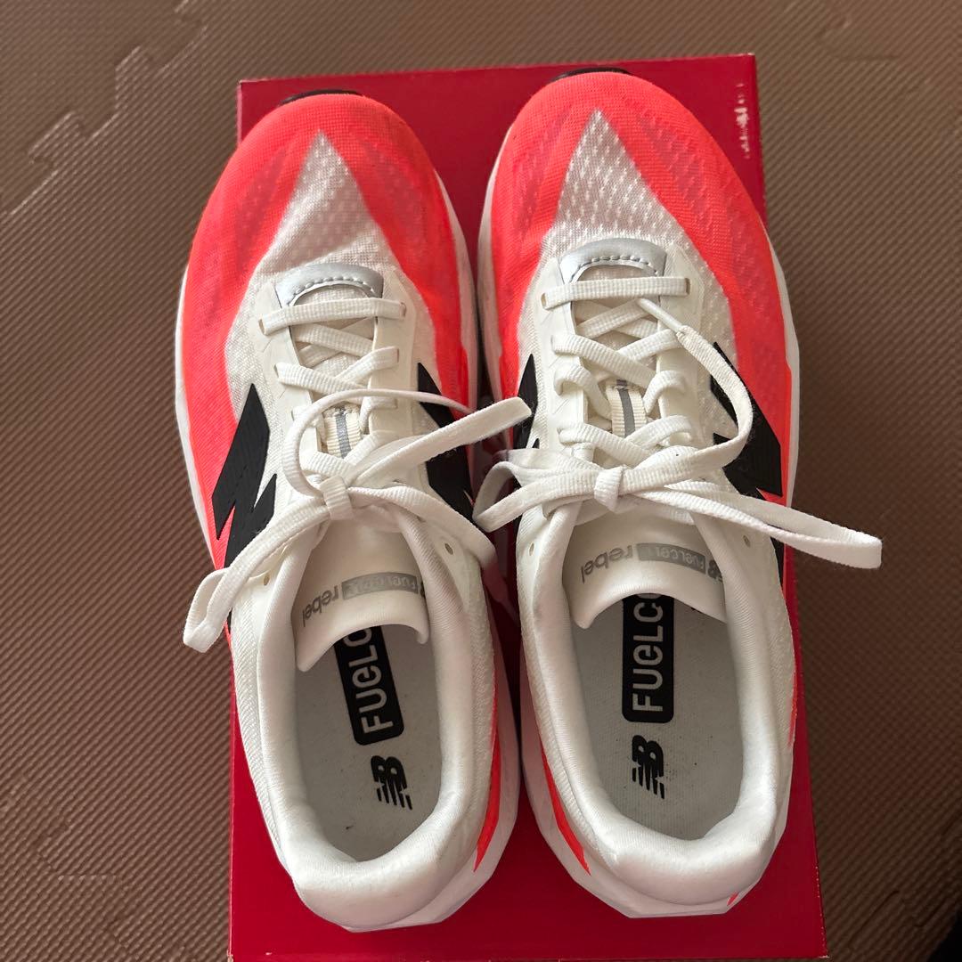 【走行距離 約1.5km・美品】ニューバランス レベル V5 25.5cm