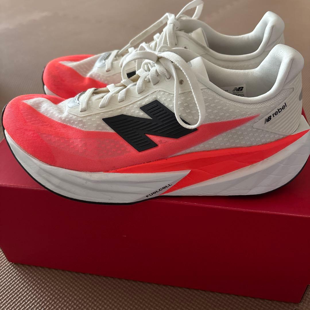 【走行距離 約1.5km・美品】ニューバランス レベル V5 25.5cm