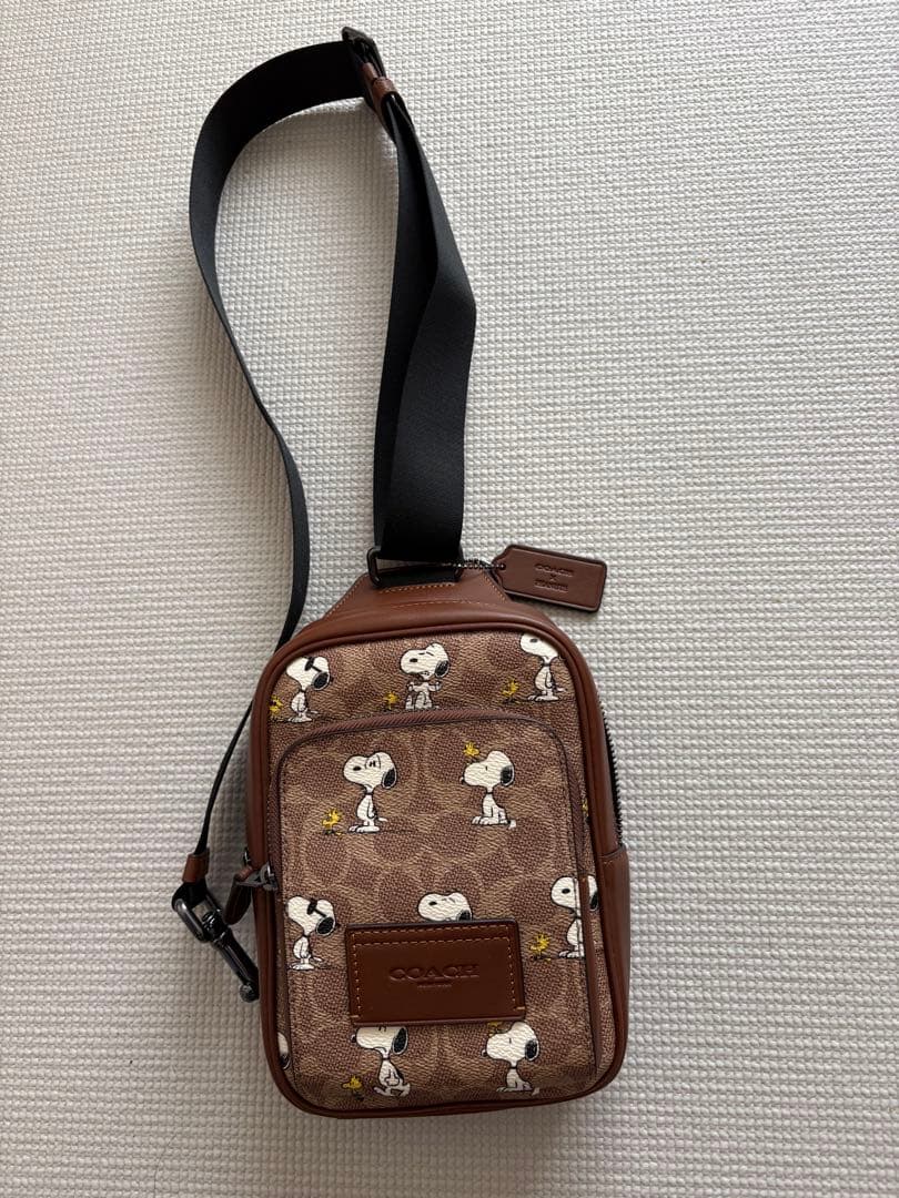 COACH スヌーピー柄 ボディバッグ　未使用