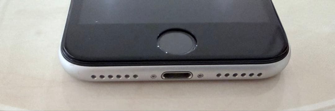 Apple iPhone SE (第2世代) ホワイト64GB 中古品