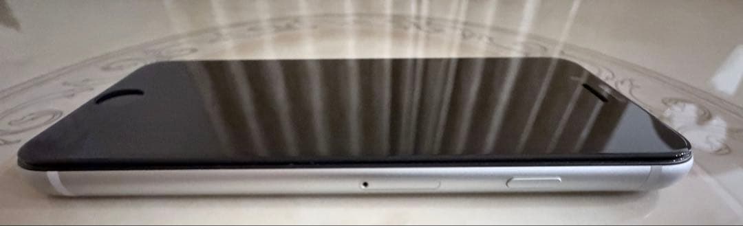 Apple iPhone SE (第2世代) ホワイト64GB 中古品