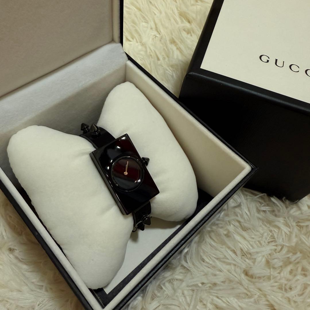 GUCCI ブラック スクエアフェイス 時計　ヴィンテージ