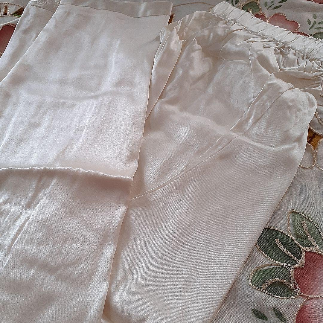 シルク100%パジャマワンピースとシルクパジャマ２点、最高級クラス絹