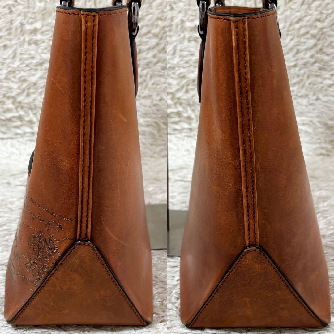 【美品】ベルルッティ トゥジュール ミニ カリグラフィ スクリットレザー 茶色