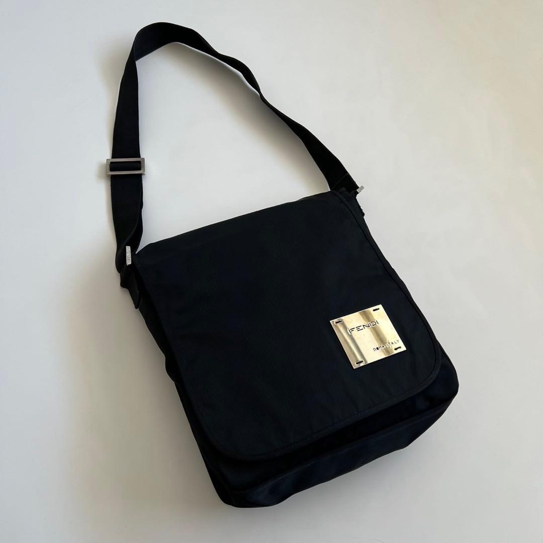 バッグ FENDI LOGO PLATE NYLON SHOULDER BAG