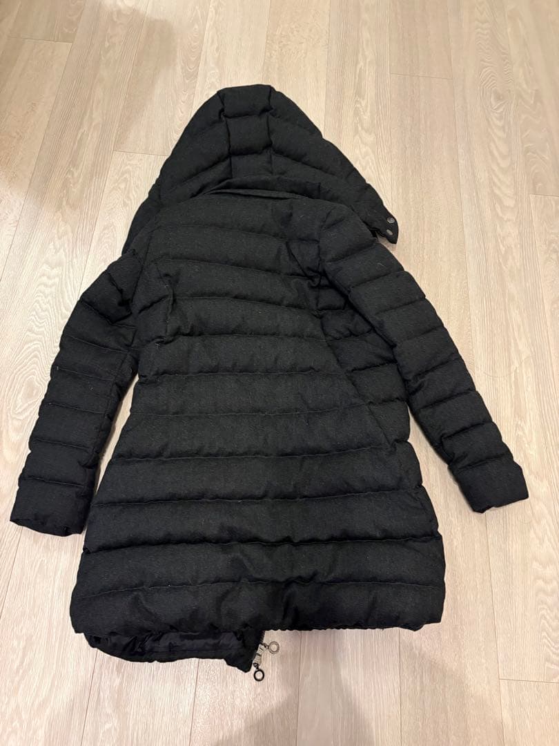 【TATRAS】ブラックダウンジャケット フード付き