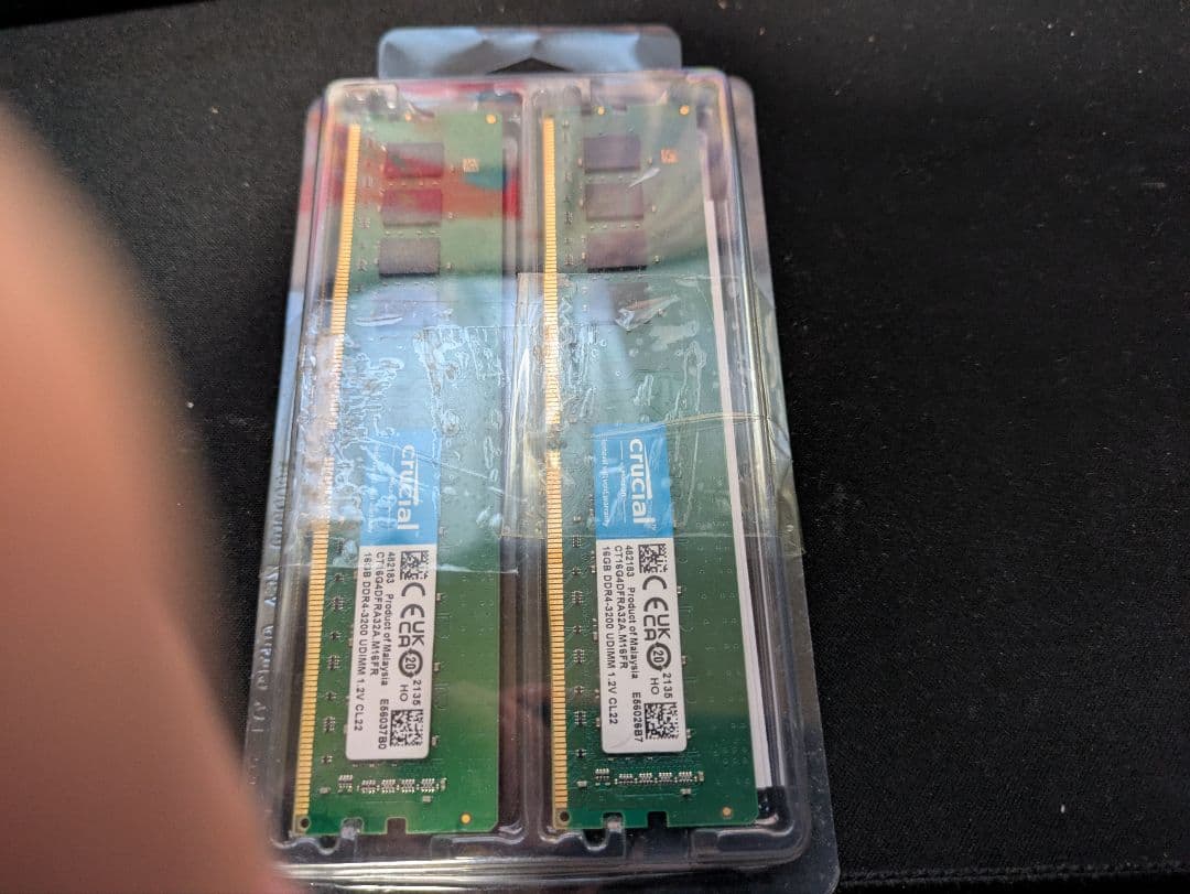 あ*ま様 デスクトップ用メモリ　Crucial製　16Gx2枚　DDR-4-32