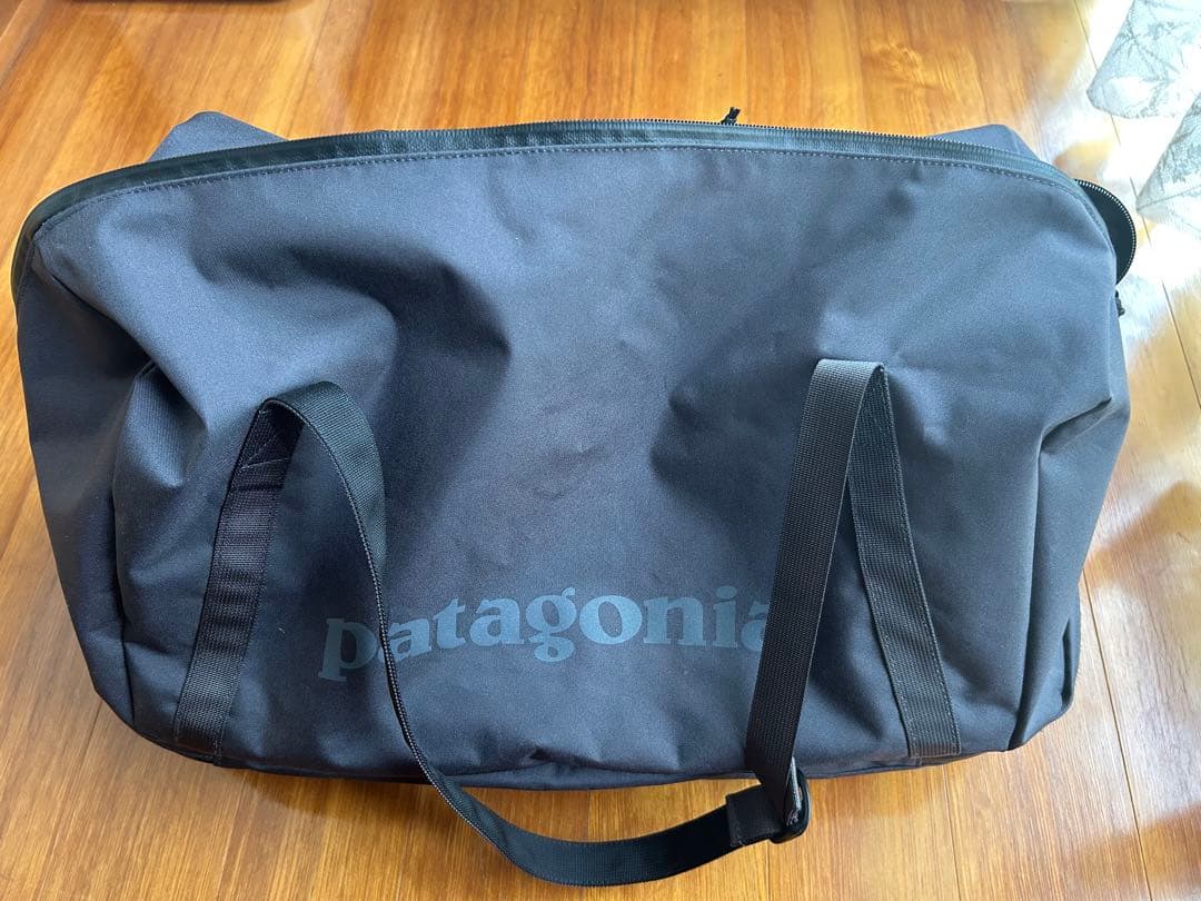 patagonia ボストンバッグ 黒　50〜60Ｌ