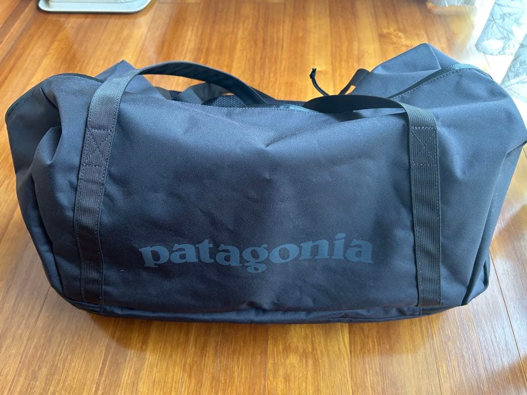 patagonia ボストンバッグ 黒　50〜60Ｌ
