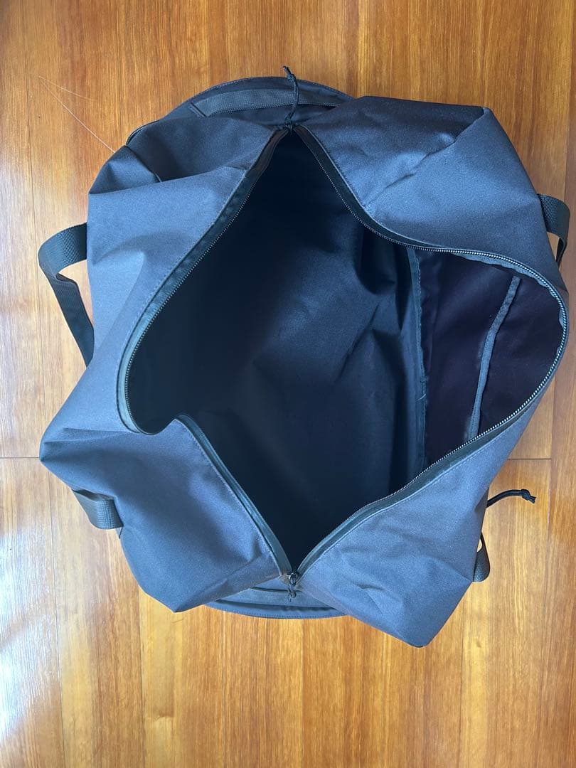 patagonia ボストンバッグ 黒　50〜60Ｌ