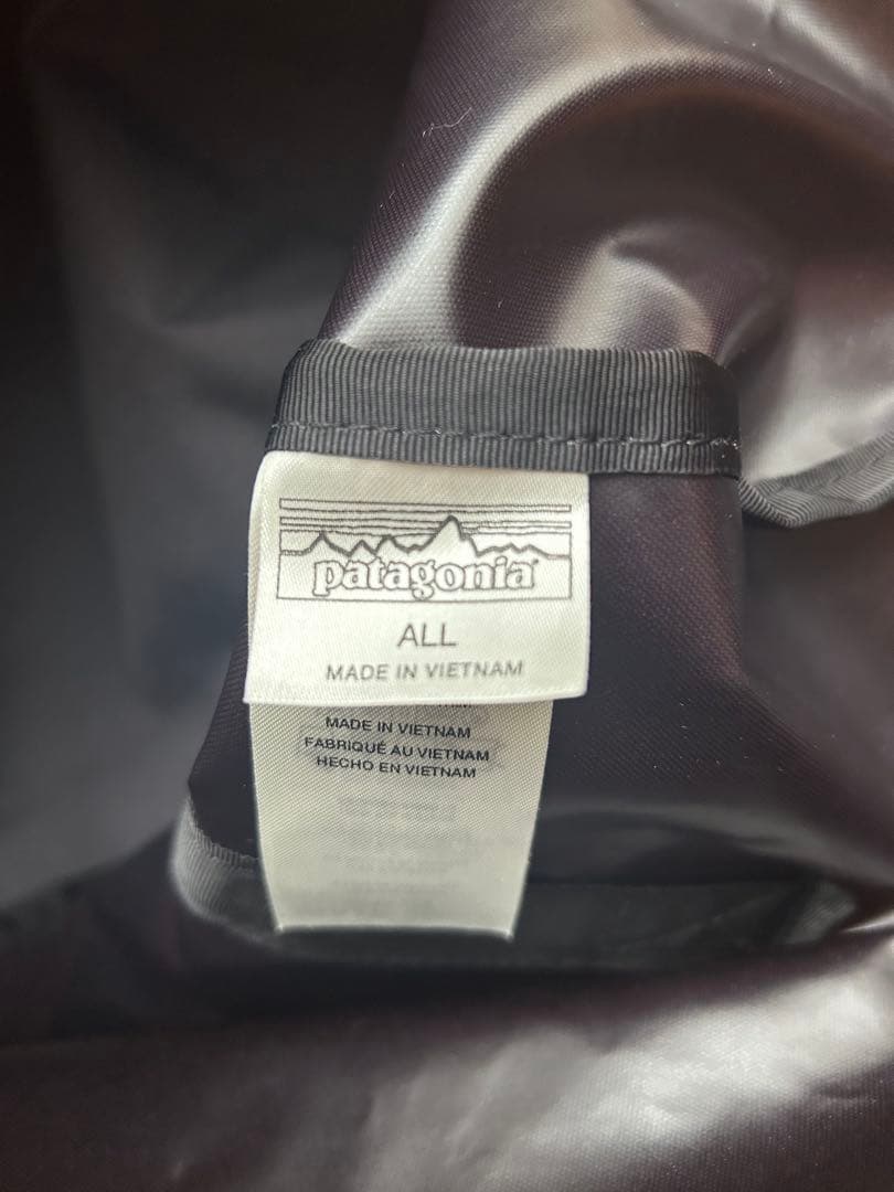 patagonia ボストンバッグ 黒　50〜60Ｌ