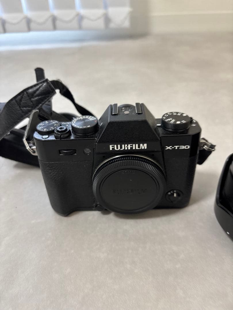 Tony　富士フイルム　X-T30 本体　レンズ付き　ミラーレスカメラ