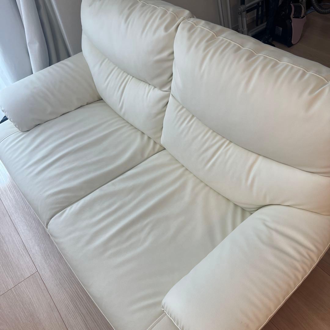 【送料込み価格】ホワイト合成皮革2人掛けソファ