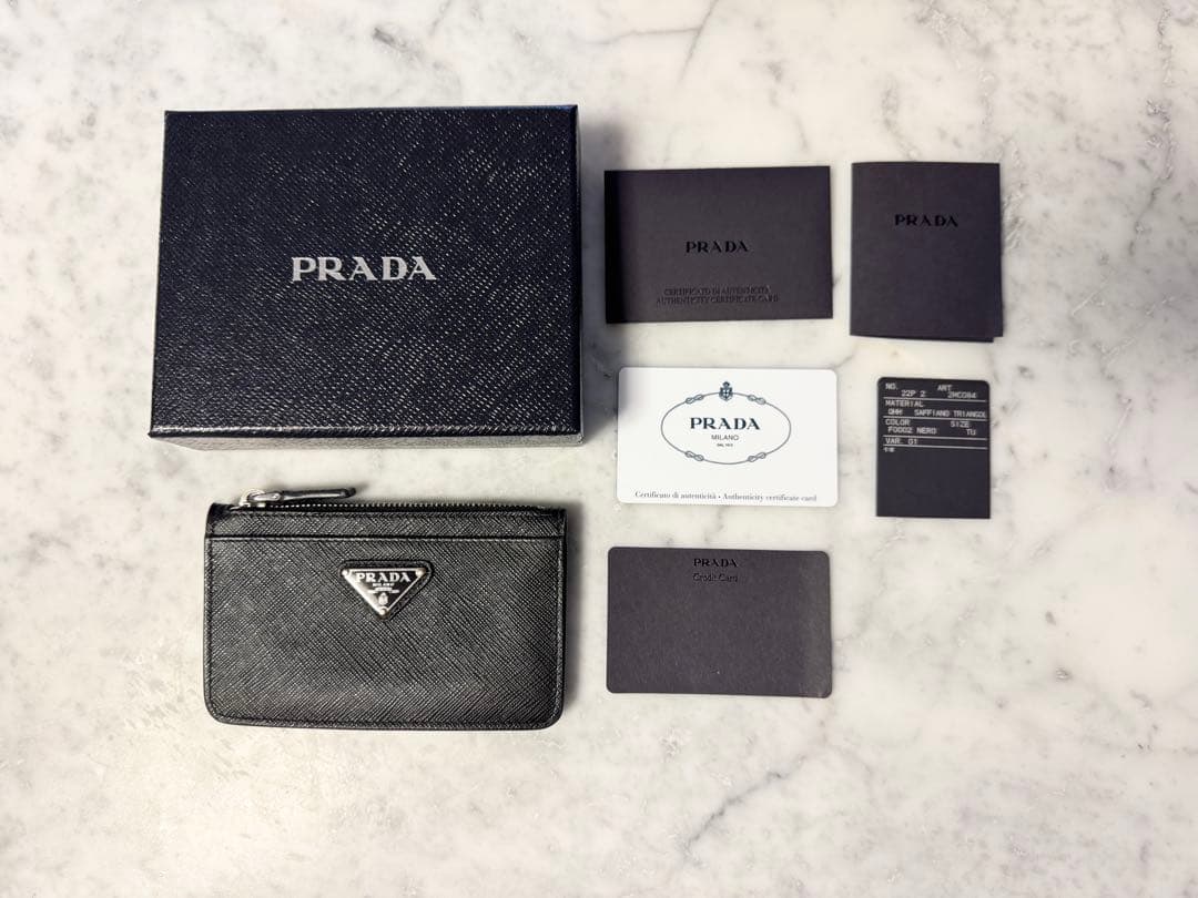 【PRADA】プラダ ブラック サフィアーノトライアングル カードケース
