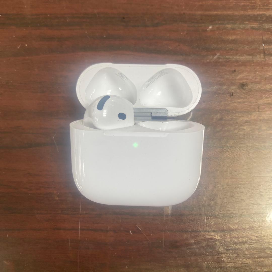AirPods4本体 ホワイト 充電ケース付き 左耳のみ　ANC機能有
