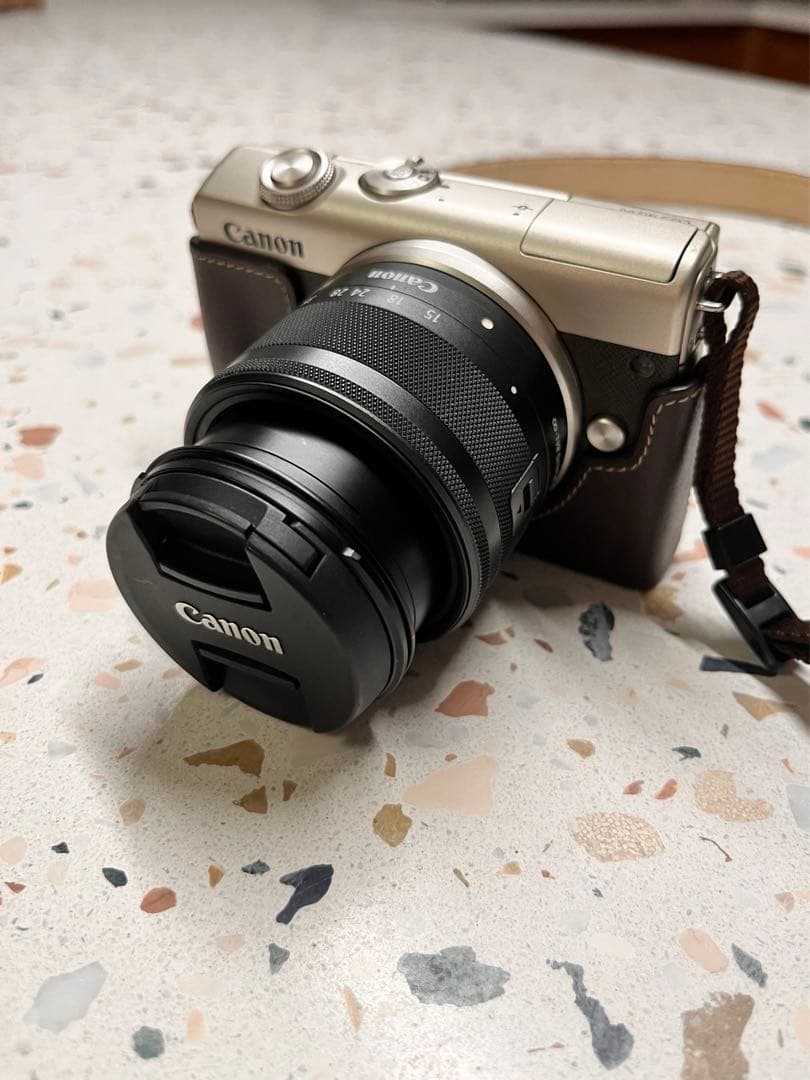 EOS M200リミテッドゴールドキット