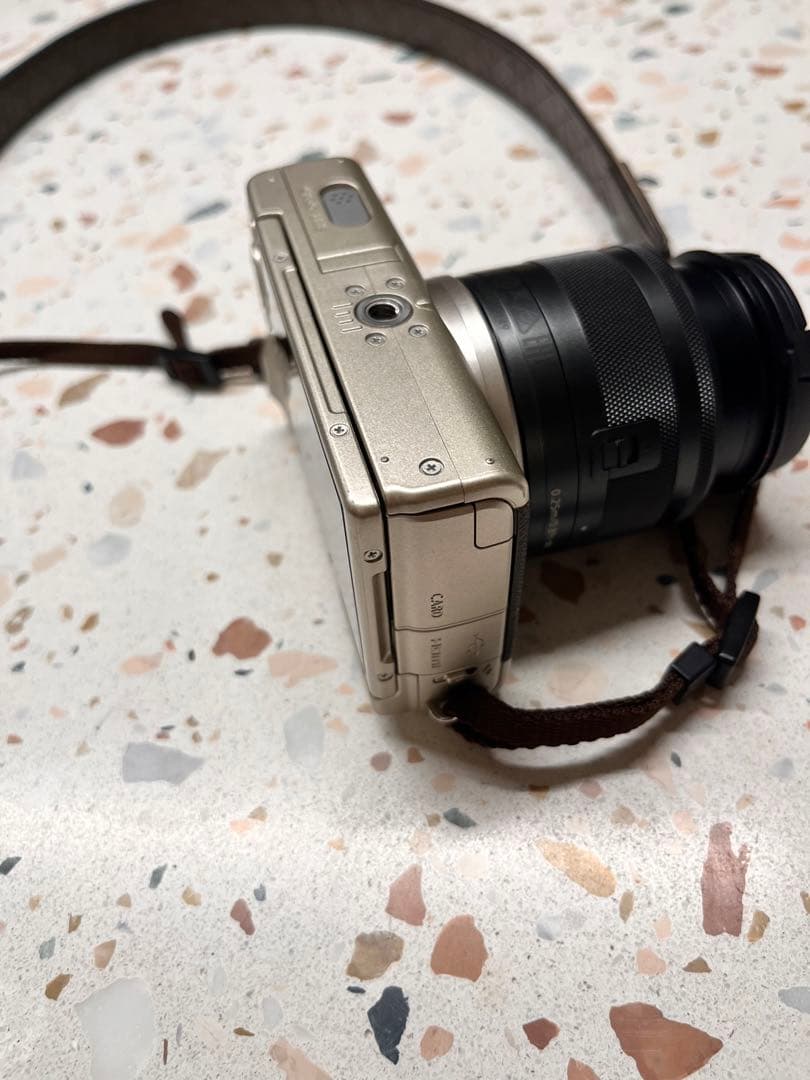 EOS M200リミテッドゴールドキット