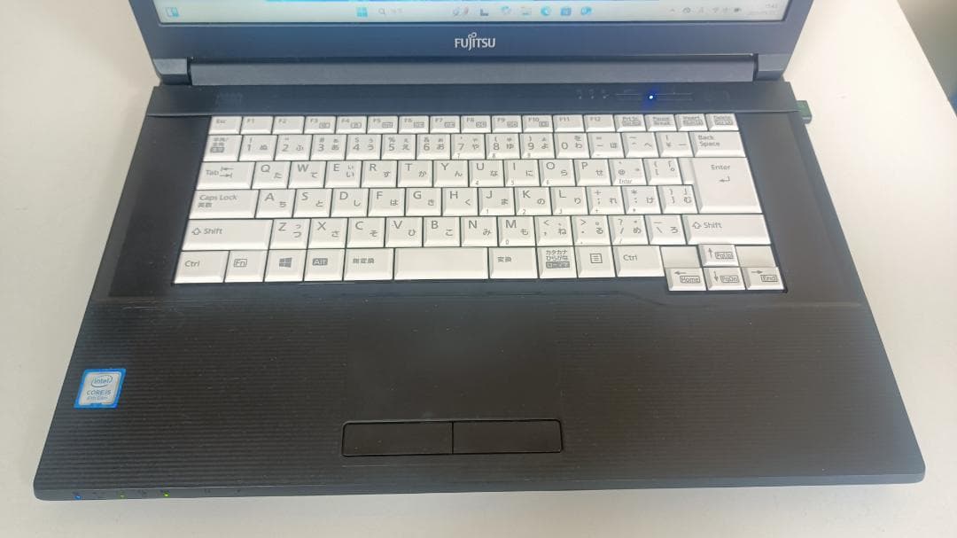 美品ノートパソコンFUJITSU第八世代Core i5 SSD256Gメモリ8G