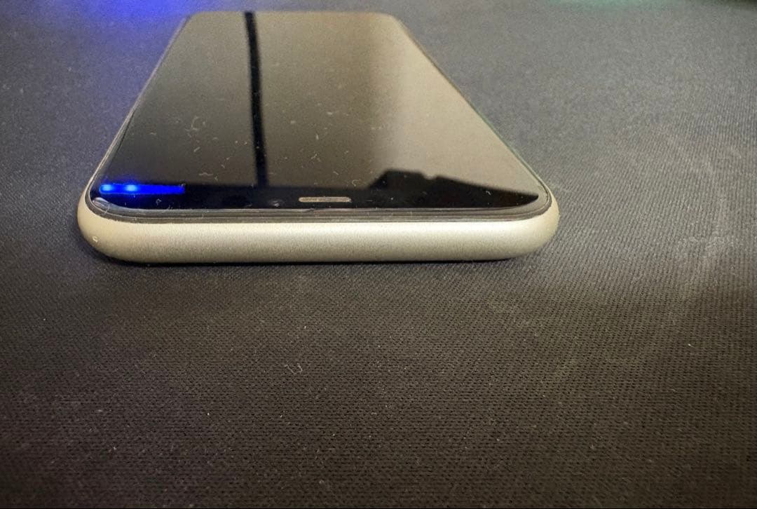 iPhone11 本体　ホワイト