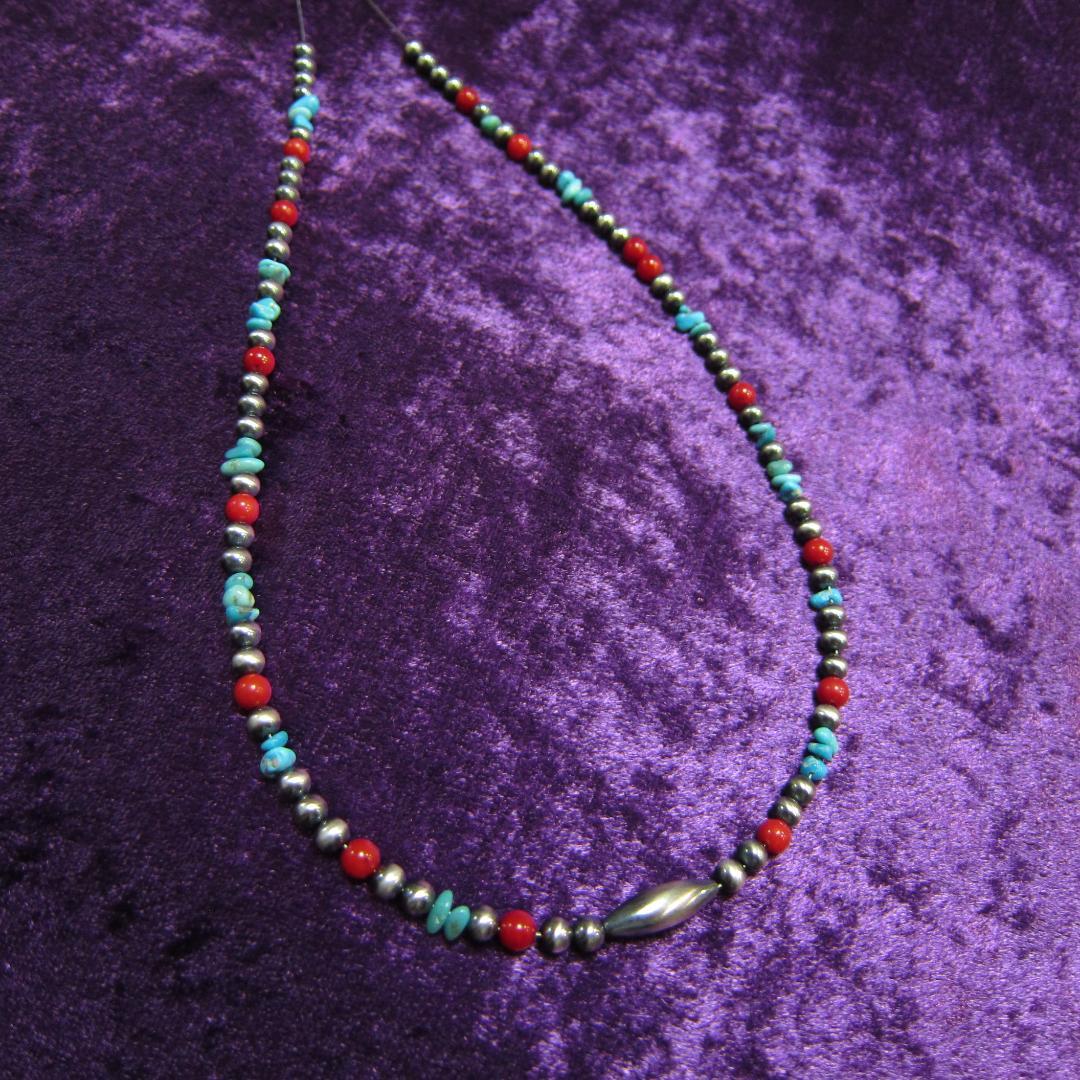 YQ936ナバホパールとキングマンターコイズさざれ、レッドコーラルのブレスレット