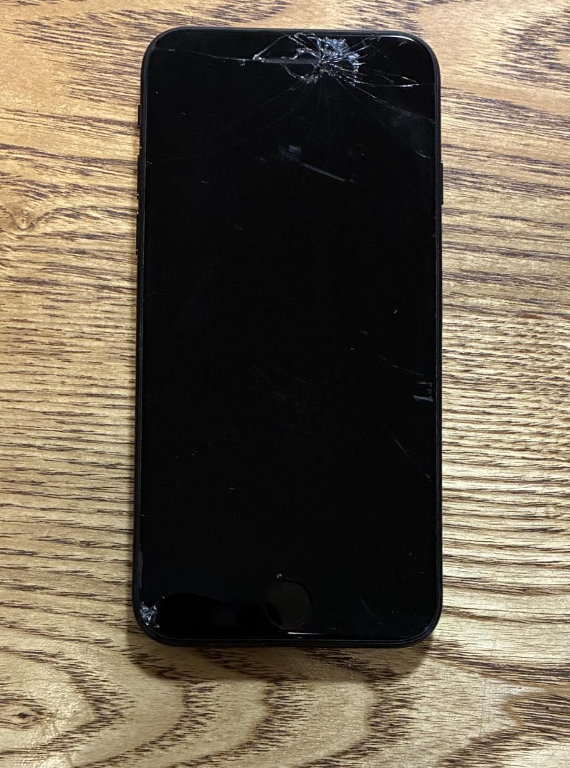 Apple iPhone SE 第三世代 64GB 画面ひび割れ