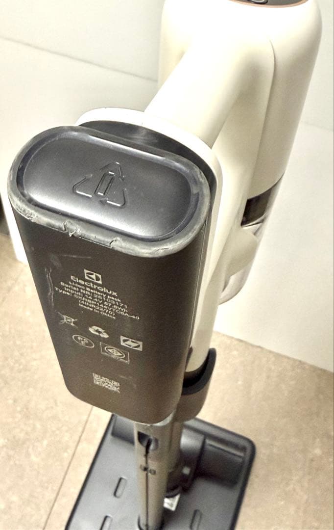 エレクトロラックス◇掃除機 Ultimate 700 シェルホワイト