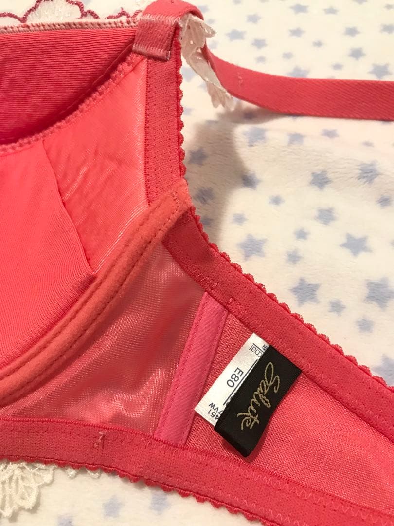 週末SALE✩.*˚早い者勝ち❣️新品 ワコール　サルート