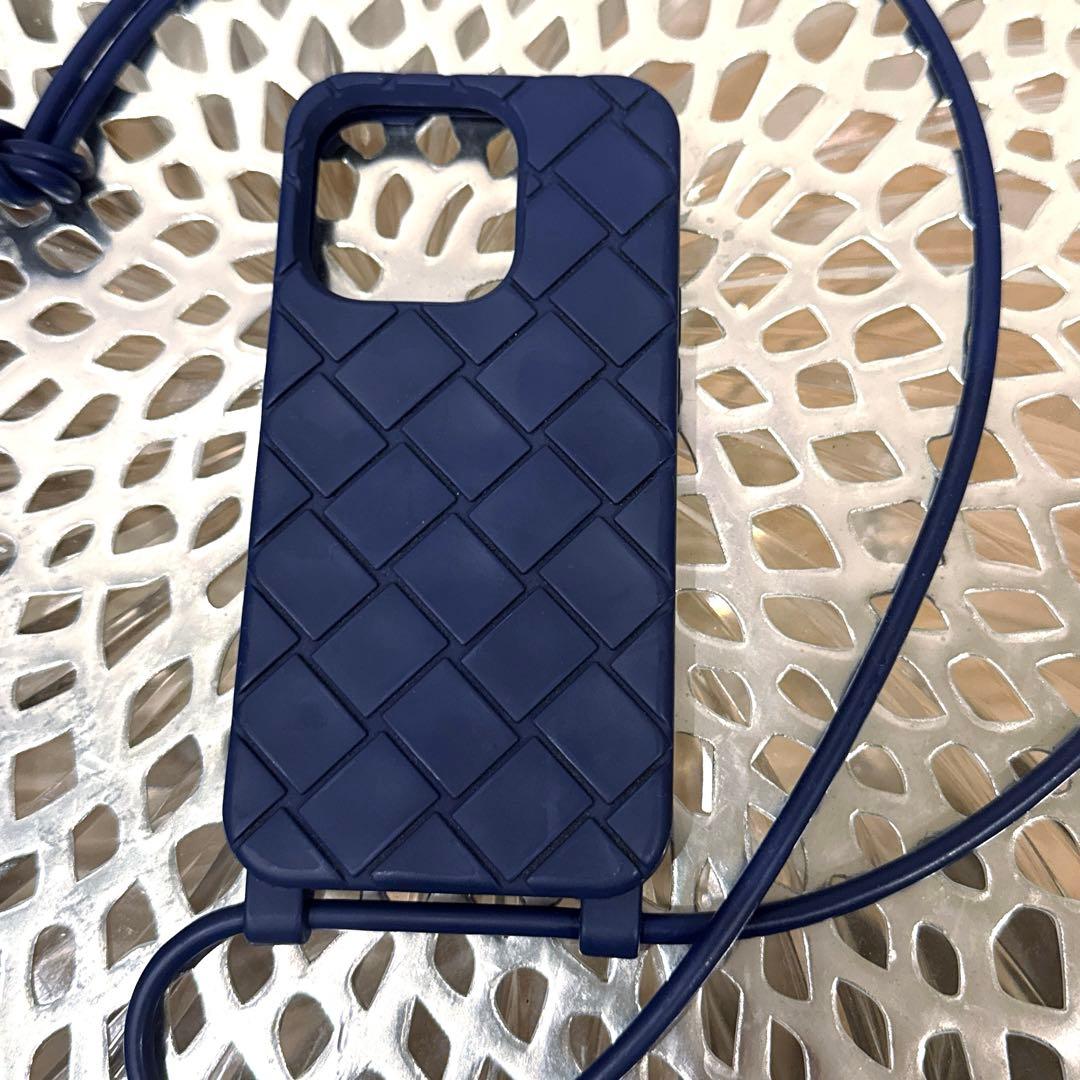 ボッテガヴェネタ★iPhone15Proシリコンケースストラップ付き