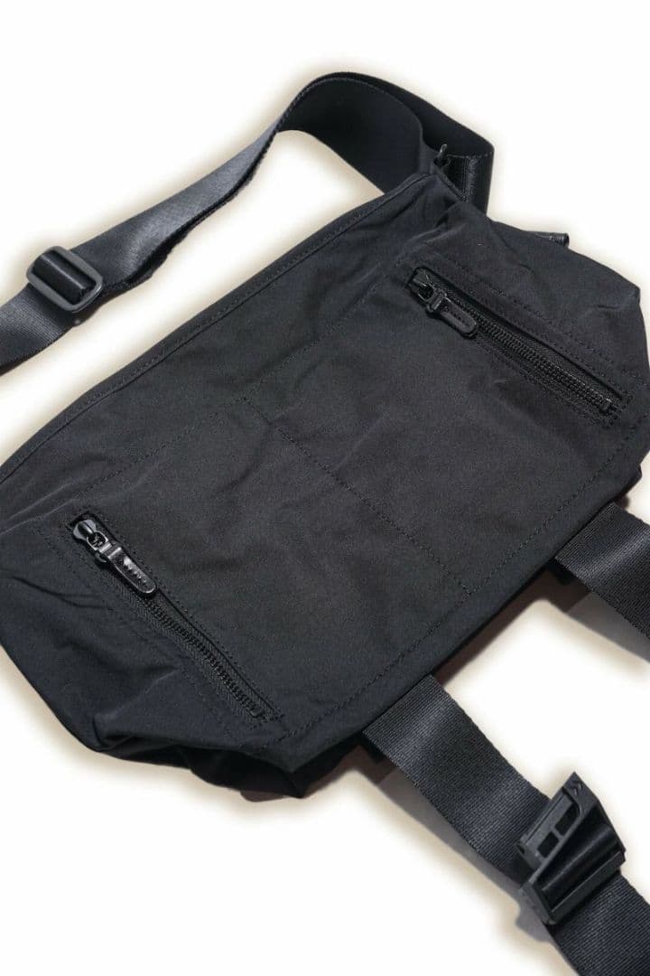 【極美品】AMIACALVA　アミアカルヴァ　Messenger Bag　S　黒