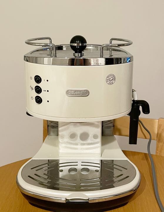 Delonghi デロンギ　エスプレッソ・カプチーノメーカー　ホワイト