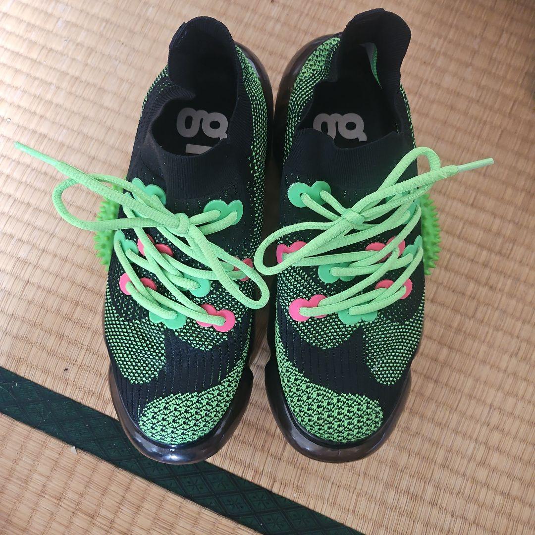 groundsスニーカー 黒/緑/ピンク